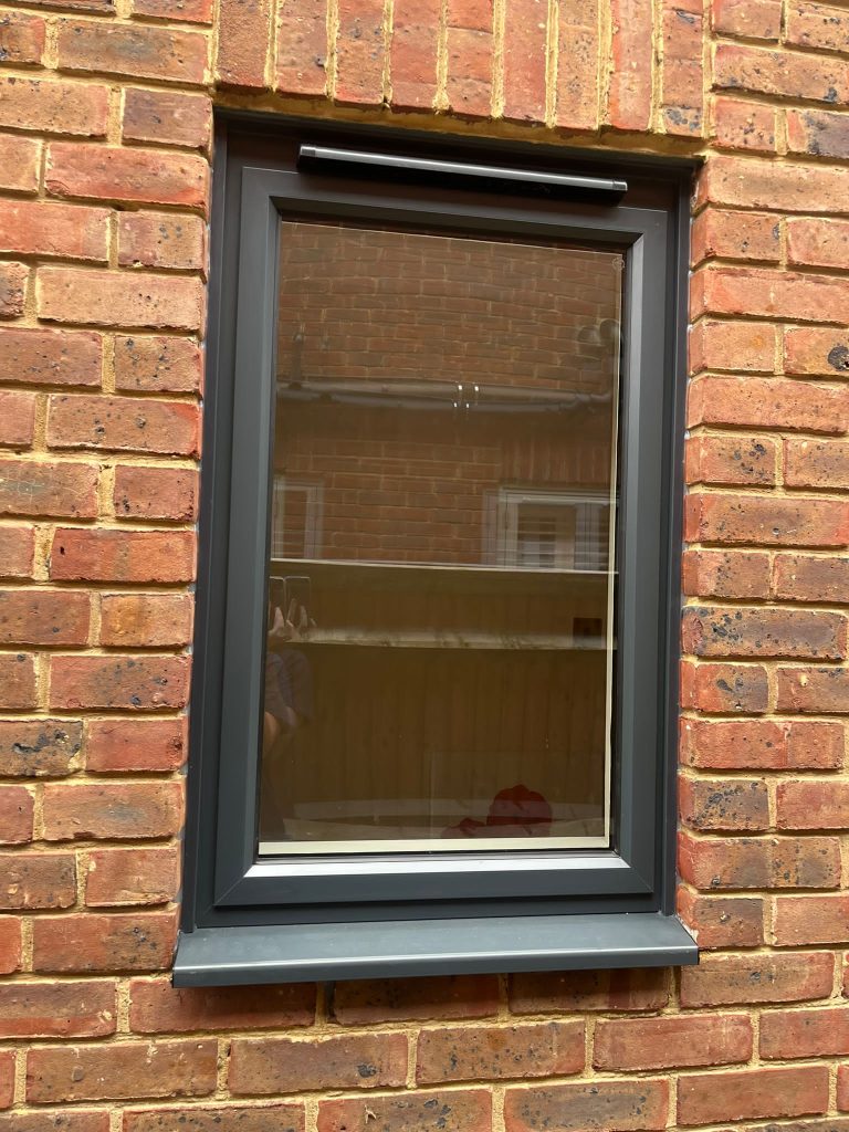 Single pane lower floor aluminium frame window